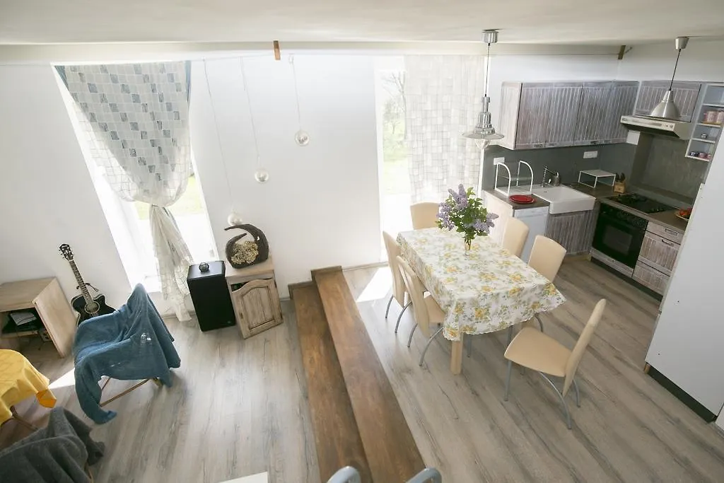 לאבין Holiday Home Dom