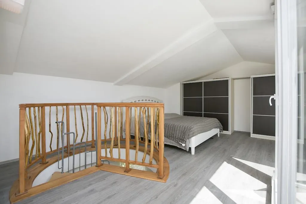 לאבין Holiday Home Dom