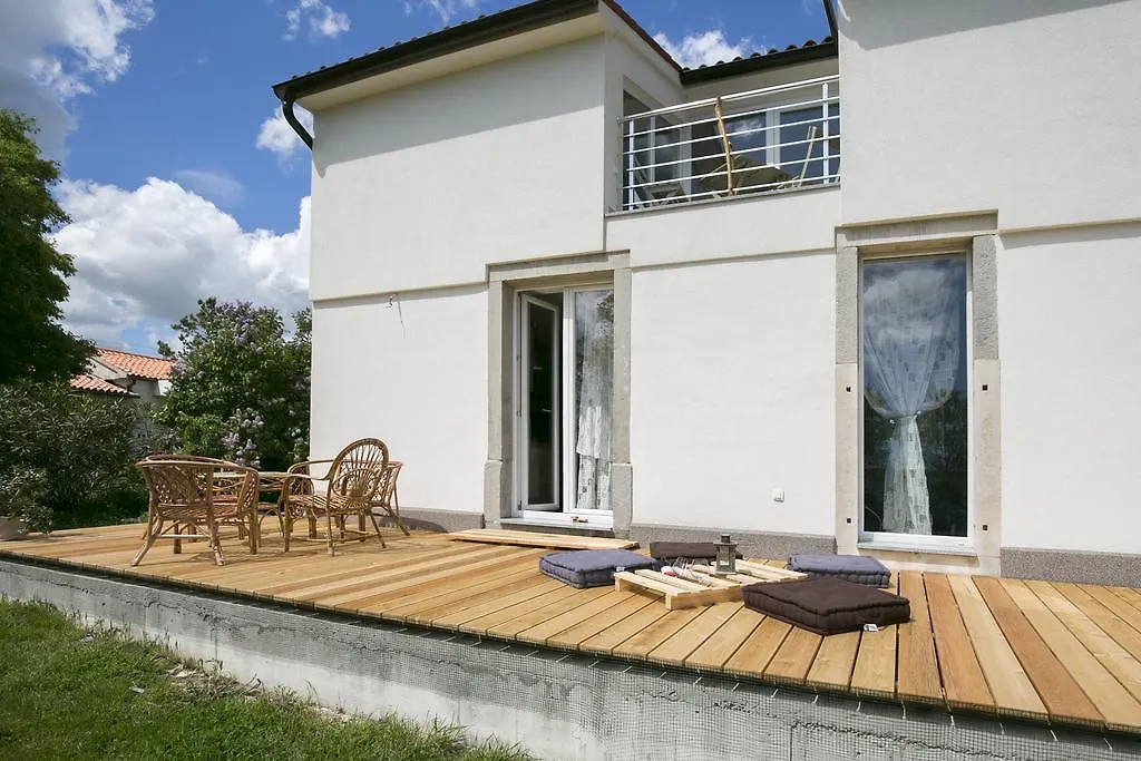 לאבין Holiday Home Dom