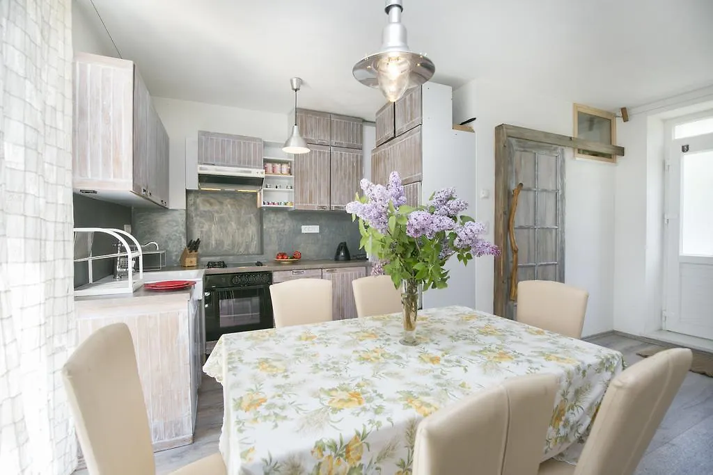 לאבין Holiday Home Dom