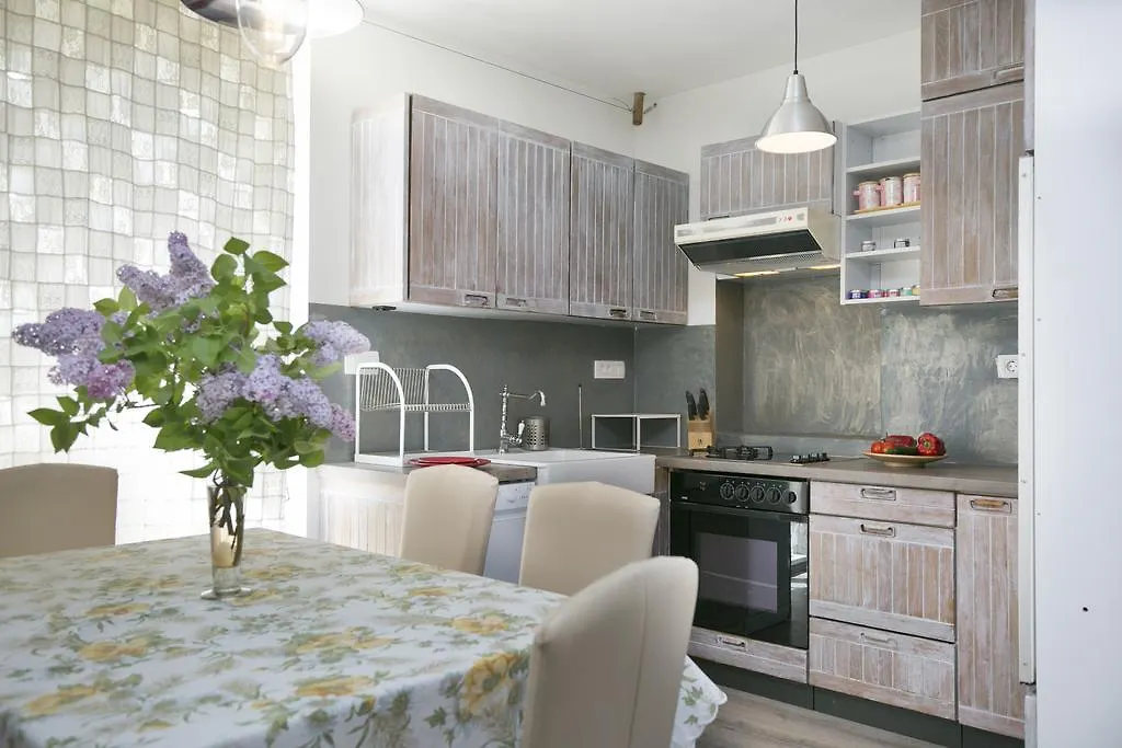 לאבין Holiday Home Dom